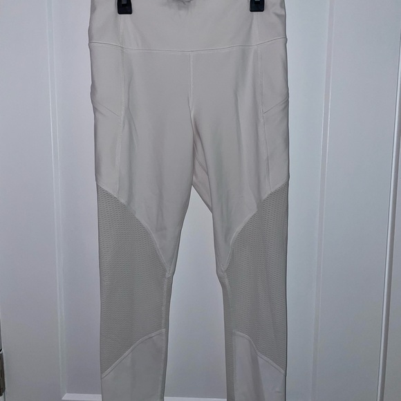 Athleta Mesh Contender capri in white, Size S - Picture 1 of 6